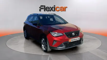 Używany Seat Arona FR 150 KM (110 kW) 2023 Czerwony SUV