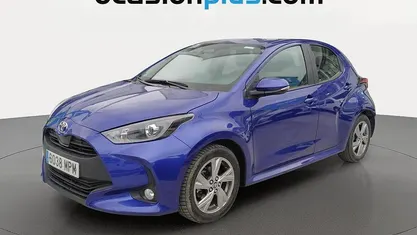 Usado Toyota Yaris Hybrid Active 116 CV (85 kW) 2024 Azul Utilitario