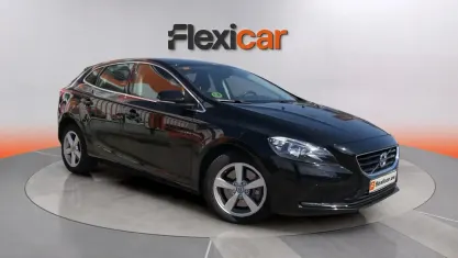 Käytetty Volvo V40 Inscription 150 HP (110 kW) 2016 Musta Sedan