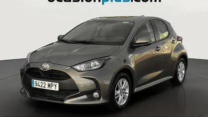 Usado Toyota Yaris Edition 125 CV (91 kW) 2024 Marrón Utilitario