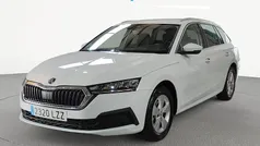 Blanco Usado 2022 Skoda Octavia Ambition Familiar | 18.173 € (Precio justo)