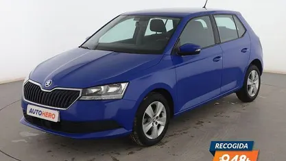 Usado Skoda Fabia Ambition 75 CV (55 kW) 2018 Azul Berlina