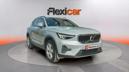 Käytetty Volvo XC40 Core 163 HP (119 kW) 2024 Harmaa Katumaasturi