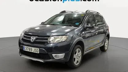 Usado Dacia Sandero Stepway 90 CV (66 kW) 2016 Gris Utilitario
