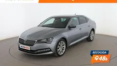 Gris Usado 2019 Skoda Superb Style | 22.699 € (Precio justo)