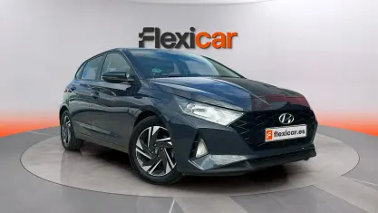 Usado Hyundai i20 101 CV (74 kW) 2021 Gris Utilitario