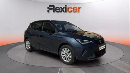 Usado Seat Arona FR 110 CV (80 kW) 2022 Gris SUV
