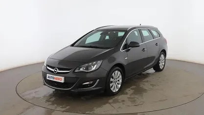 Usado Opel Astra Excellence 135 CV (99 kW) 2016 Gris Familiar