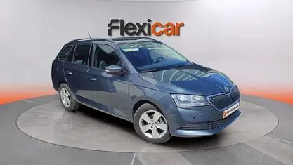 Usado Skoda Fabia Active 95 CV (69 kW) 2019 Azul Berlina