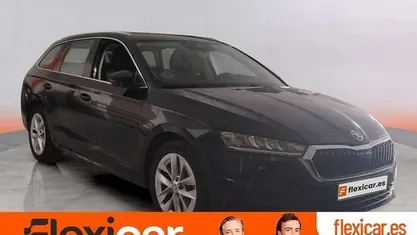 Usado Skoda Octavia Style 150 CV (110 kW) 2021 Azul Familiar