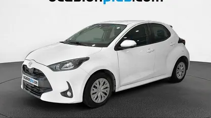 Usado Toyota Yaris Business Edition 69 CV (50 kW) 2023 Blanco Utilitario