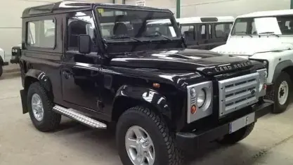 Usado Land Rover Defender 122 CV (89 kW) 2010 Negro SUV