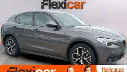 Usado Alfa Romeo Stelvio Sprint 190 CV (139 kW) 2022 Gris SUV