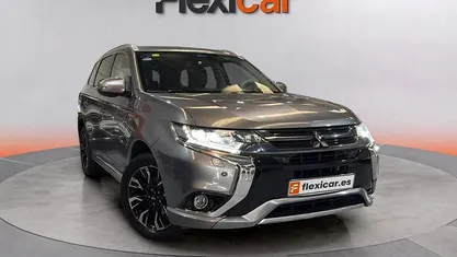 Usado Mitsubishi Outlander P-HEV 203 CV (149 kW) 2016 Gris SUV