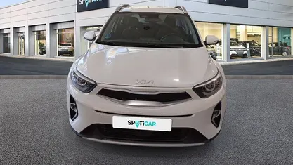 Blanco Usado 2024 Kia Stonic SUV | 19.600 € (Precio justo)