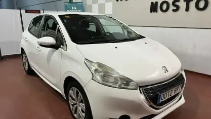 Usado Peugeot 208 Allure 68 CV (50 kW) 2013 Blanco Utilitario