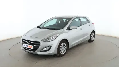 Usado Hyundai i30 100 CV (73 kW) 2015 Gris Berlina
