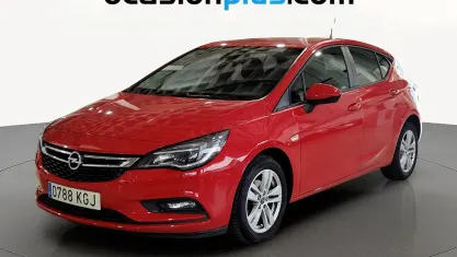 Usado Opel Astra Selective 125 CV (91 kW) 2017 Rojo Utilitario
