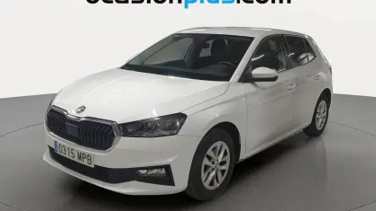 Usado Skoda Fabia Selection 95 CV (69 kW) 2024 Blanco Utilitario