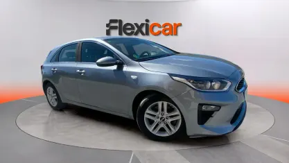 Usado Kia Ceed 136 CV (100 kW) 2021 Gris Utilitario