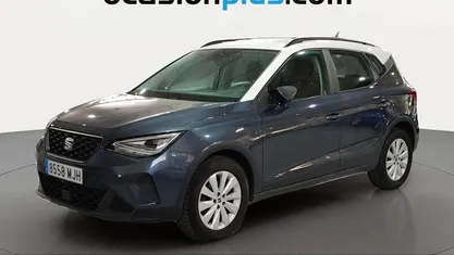 Usado Seat Arona Style 110 CV (80 kW) 2023 Gris SUV