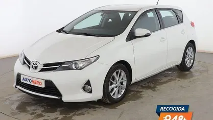 Usado Toyota Auris Active 125 CV (91 kW) 2015 Blanco Berlina