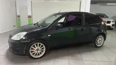 Negro Usado 2005 Ford Fiesta Ghia Utilitario | 2500 € (Precio justo)