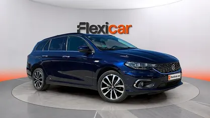 Usado Fiat Tipo Lounge 120 CV (88 kW) 2020 Azul Familiar