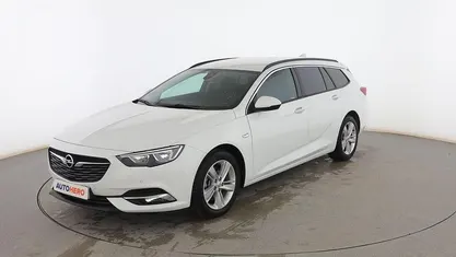 Usado Opel Insignia Selective 136 CV (100 kW) 2018 Blanco Familiar