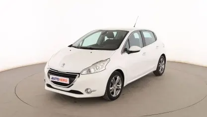 Usado Peugeot 208 Allure 82 CV (60 kW) 2014 Blanco Utilitario