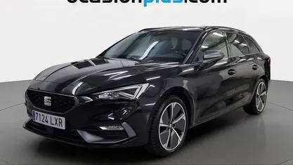 Usado Seat Leon FR 150 CV (110 kW) 2022 Negro Monovolumen