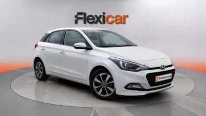 Usado Hyundai i20 84 CV (61 kW) 2015 Blanco Berlina