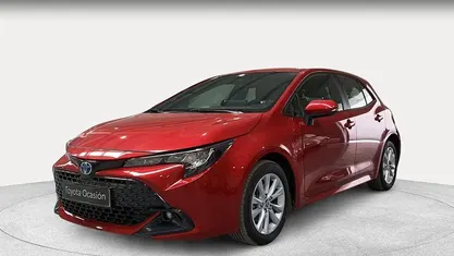 Rojo Usado 2024 Toyota Corolla Active Berlina | 23.900 € (Buen precio)