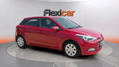 Usado Hyundai i20 75 CV (55 kW) 2018 Rojo Berlina