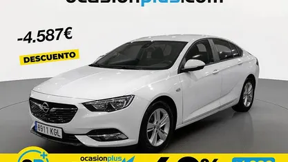Usado Opel Insignia Selective 140 CV (102 kW) 2017 Blanco Berlina
