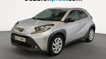 Usado Toyota Aygo X Play 72 CV (52 kW) 2024 Gris SUV