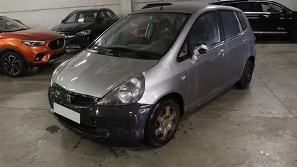 Usado Honda Jazz 78 CV (57 kW) 2006 Gris Utilitario