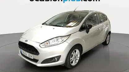 Usado Ford Fiesta Trend 82 CV (60 kW) 2017 Gris plata Utilitario