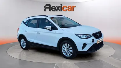 Usado Seat Arona Reference 95 CV (69 kW) 2022 Blanco SUV