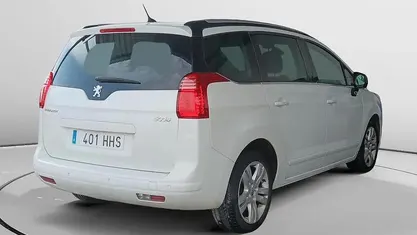 Käytetty Peugeot 5008 Allure 150 HP (110 kW) 2011 Valkoinen Tila-auto