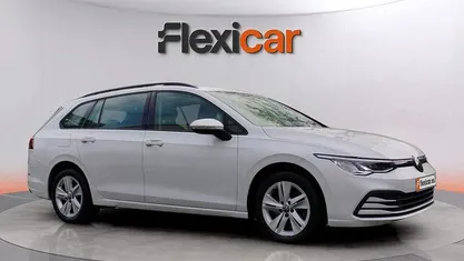 Usado 2021 VW Golf VIII Life Familiar | 15.760 € (Super precio)