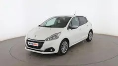 Blanco Usado 2019 Peugeot 208 Signature Sky Utilitario | 9799 € (Precio justo)