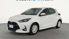 Blanco Usado 2023 Toyota Yaris Active Utilitario | 13.325 € (Precio justo)