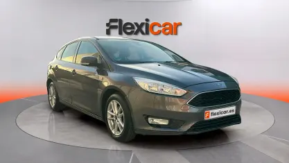 Usado Ford Focus Trend 101 CV (74 kW) 2017 Gris Utilitario