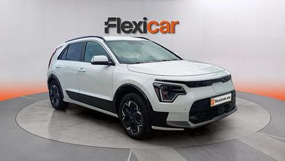 Begagnad Kia Niro 150 kW (204 HK) 2024 Vit SUV