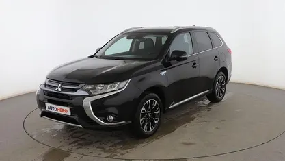 Negro Usado 2017 Mitsubishi Outlander P-HEV SUV | 17.399 € (Precio justo)