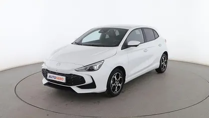 Blanco Usado 2024 MG MG3 Luxury Utilitario | 18.299 € (Precio justo)