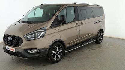 Usado Ford Tourneo Active 185 CV (136 kW) 2022 Gris Monovolumen