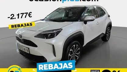 Blanco Usado 2024 Toyota Yaris Hybrid Active Recogida | 23.950 € (Precio justo)