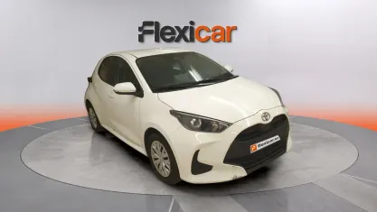 Usado Toyota Yaris Hybrid Active 116 CV (85 kW) 2025 Blanco Berlina
